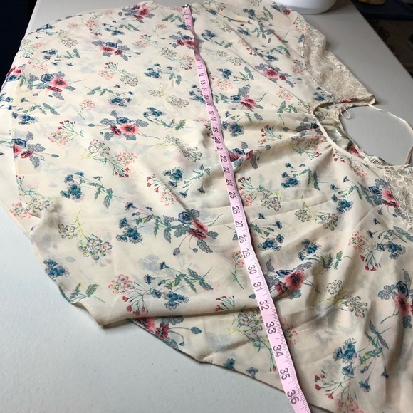 LC Lauren Conrad Floral Bat Wing Blouse | medium - Picture 8 of 10